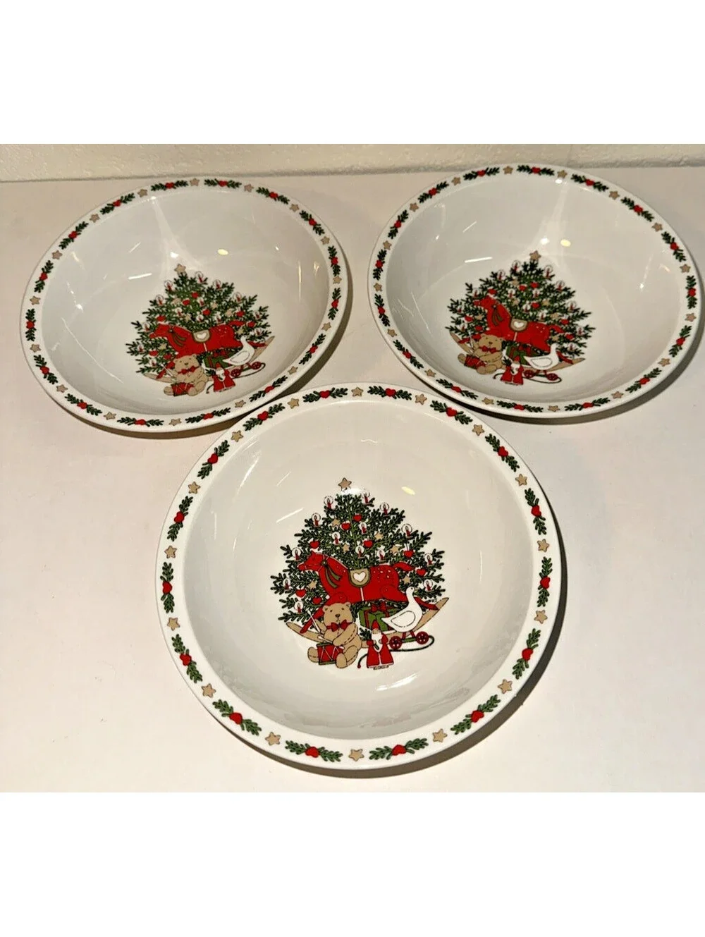 Ten Strawberry Street O Christmas Tree Serving Bowl Set of 3 no chips